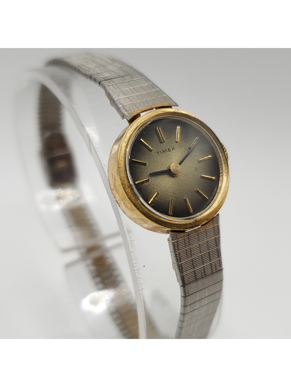 Vintage Timex Mechanical Gold Tone Adjustable Band Womens Watch 17mm Running